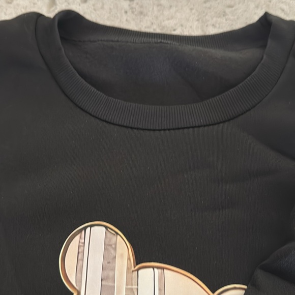 Adorable Teddy Bear sweatshirt. - Picture 5 of 5